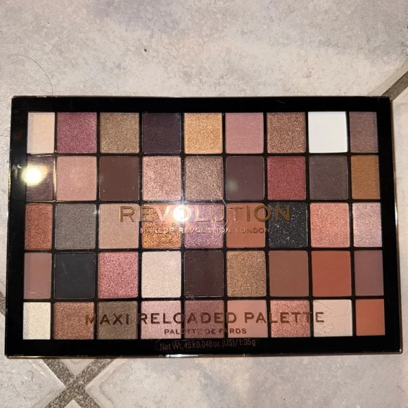 Revolution Eyeshadow Palette Brown and Pink - Picture 1 of 2